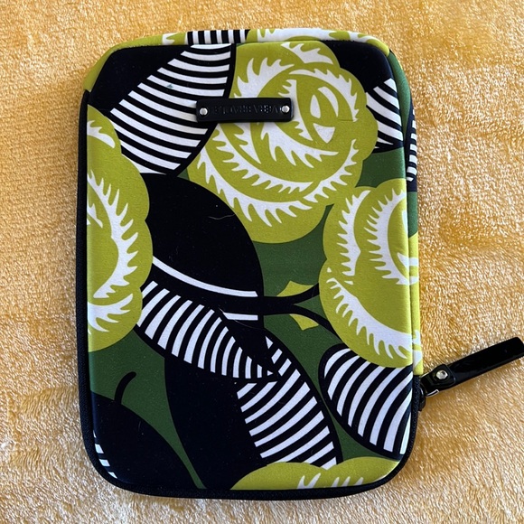 New Vera Bradley iPad mini case. - Picture 1 of 3